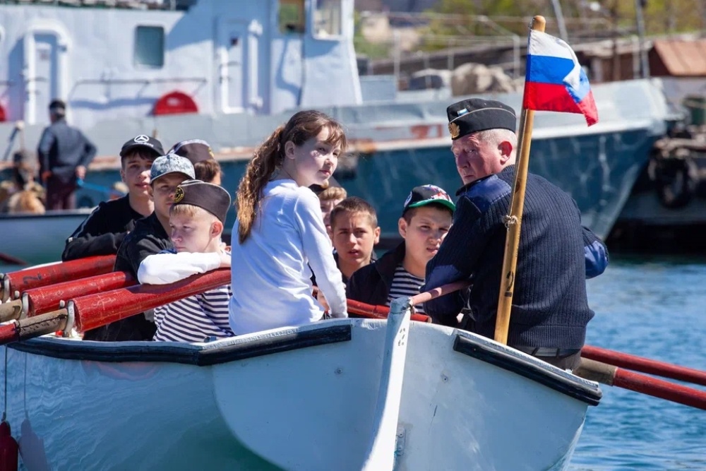 Как стать капитаном в 16 лет: в Севастополе знакомят с морскими профессиями с детства