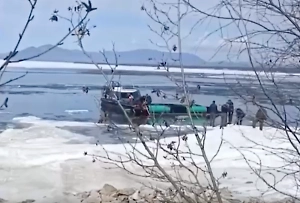 В Кронштадте затонула лодка с тремя людьми на борту